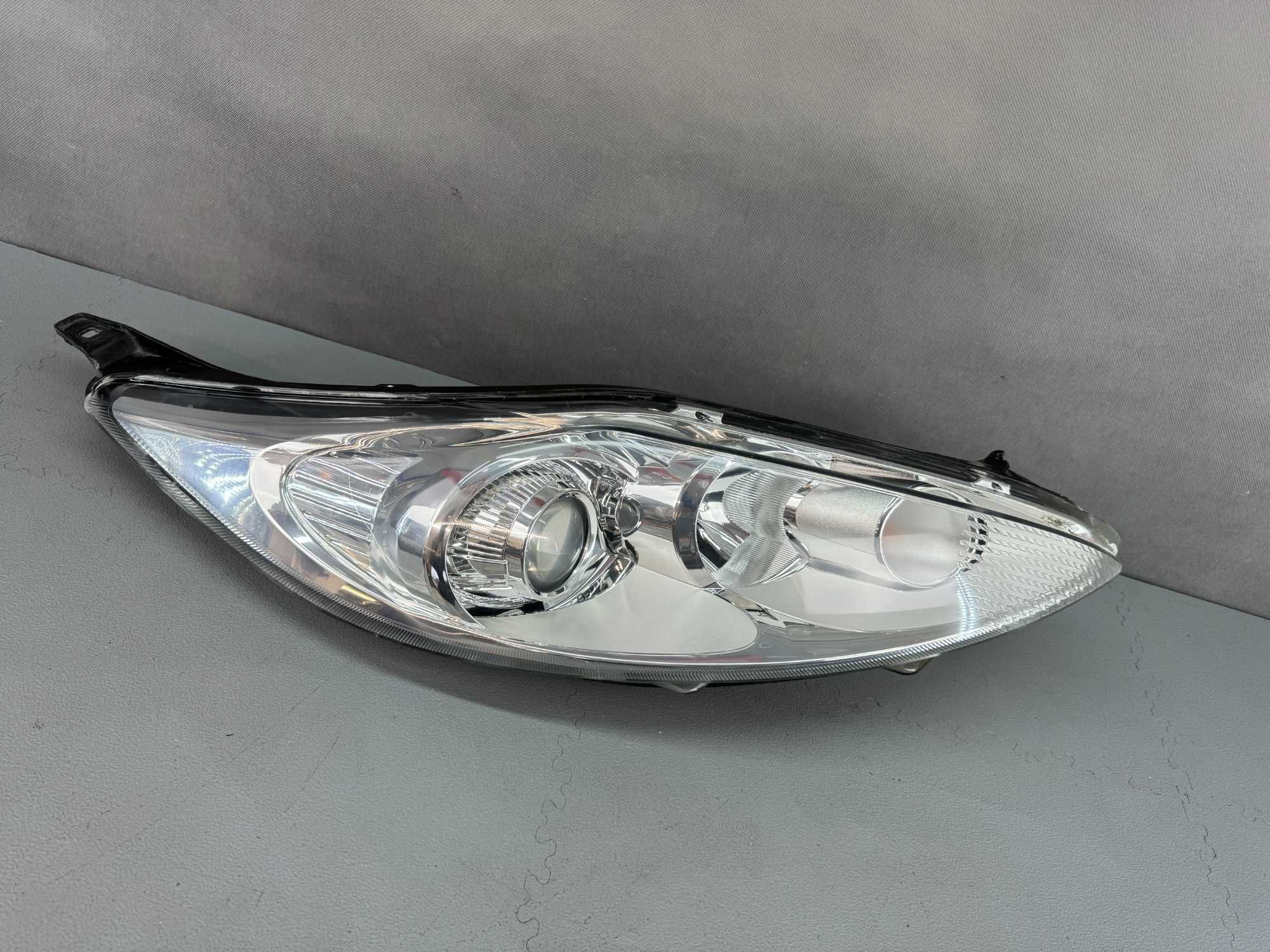 Ford Fiesta VII 7 MK7 08-12r. Lampa Przód Przednia Prawa Europa IGŁA