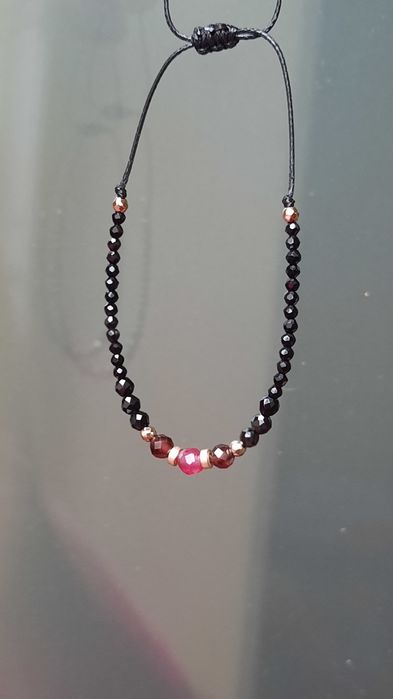 Bransoletka  czarny/różowy turmalinem, granat