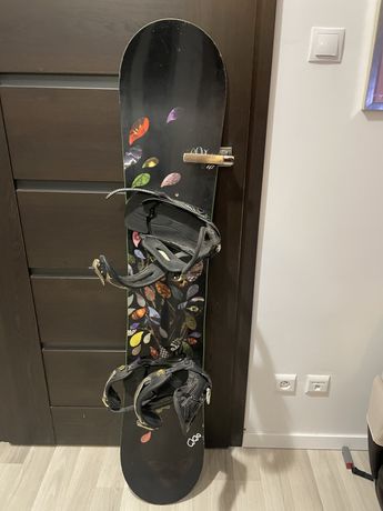 Roxy ally 147 deska snowboardowa z wiązaniami
