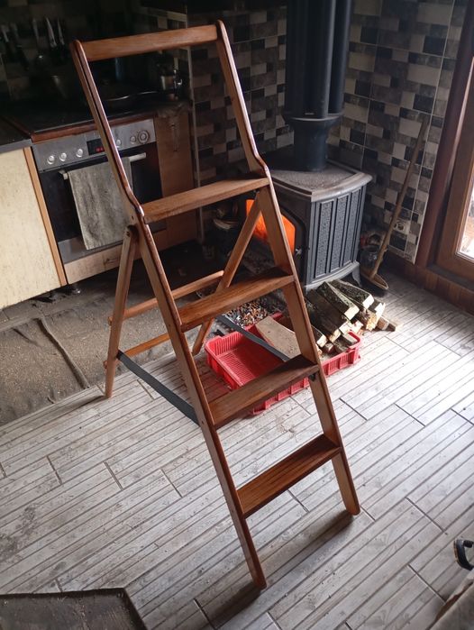 Продам складну драбину з дерева