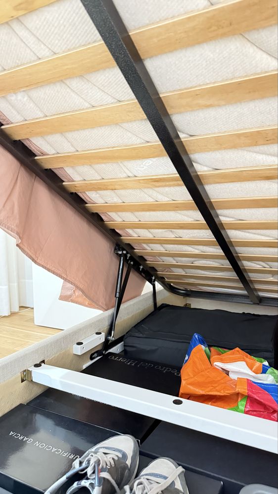 Cama com estrado elevatorio e colchao como nova