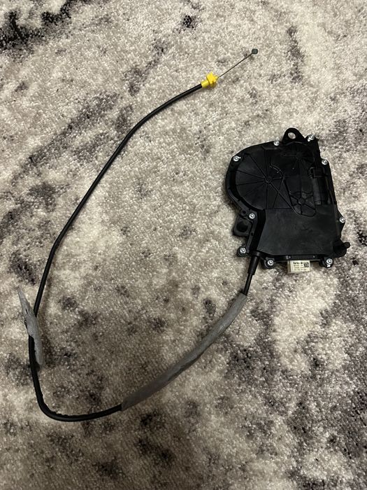 Продам привід замка багажника BMW