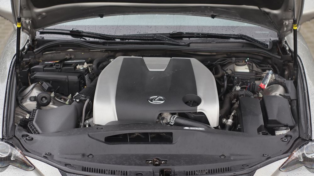 Lexus IS 300 F sport AWD (głośny wydech)