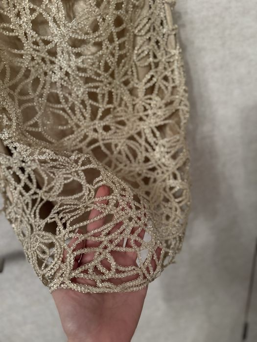 Шикарна сукня кольору шампань (золото) з відкритою спинкою