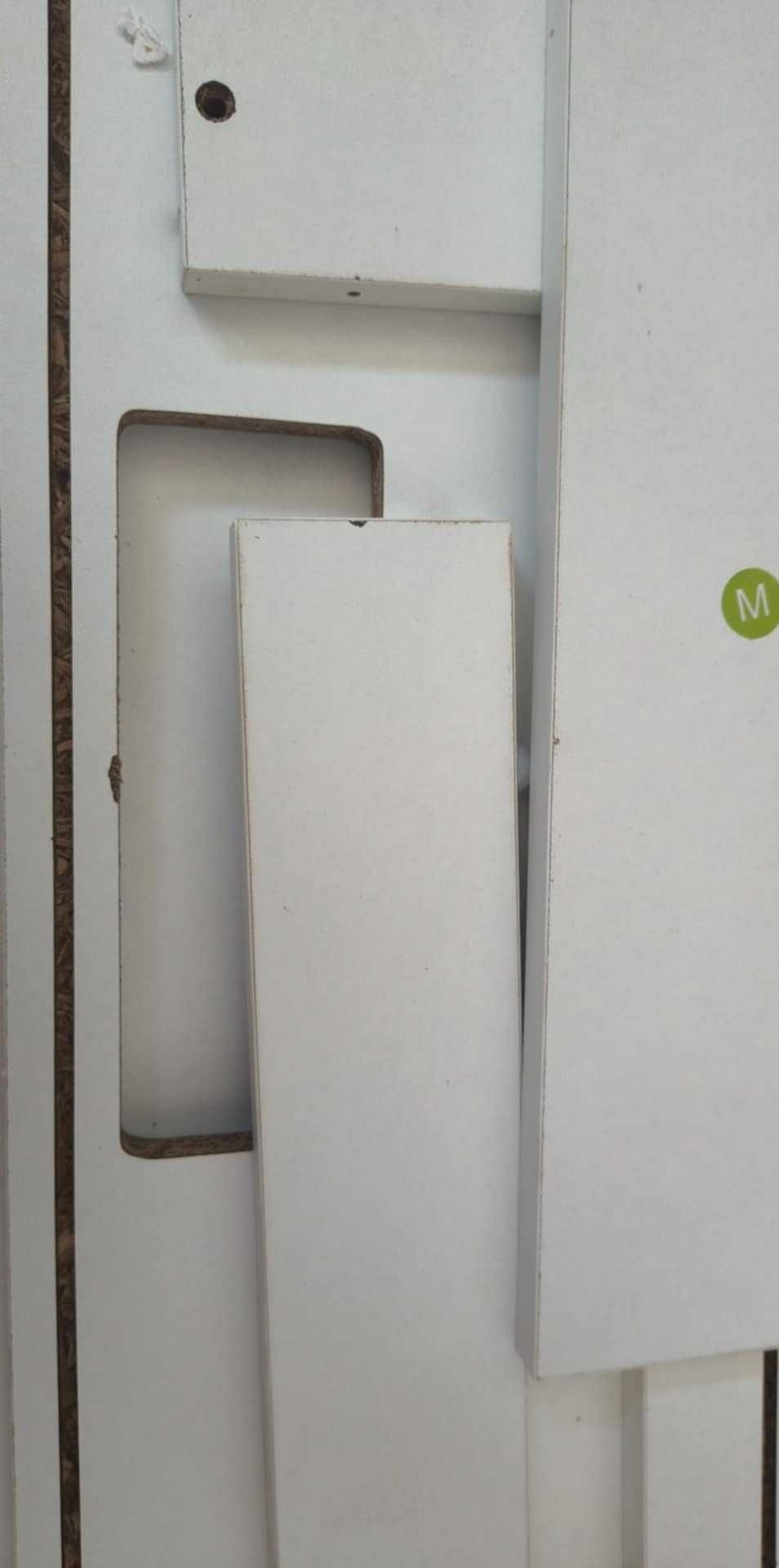 Stolik nocny z oświetleniem LED z gniazdkiem i portami USB POWYSTAWOWY