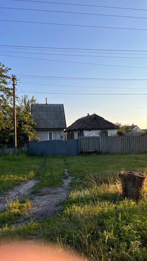 Два будинки на одній земельній ділянці в с. Піщаному