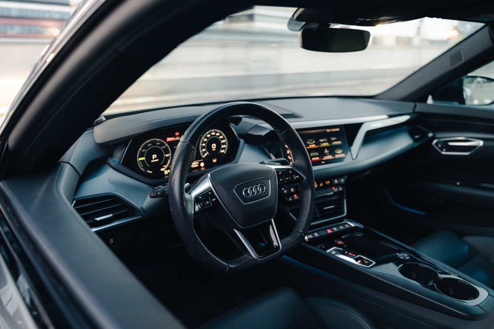 Wynajem Audi e-Tron GT Quattro EV bez kaucji wypożyczalnia samochodów