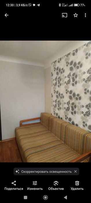 Комнату в доме гостиного типа