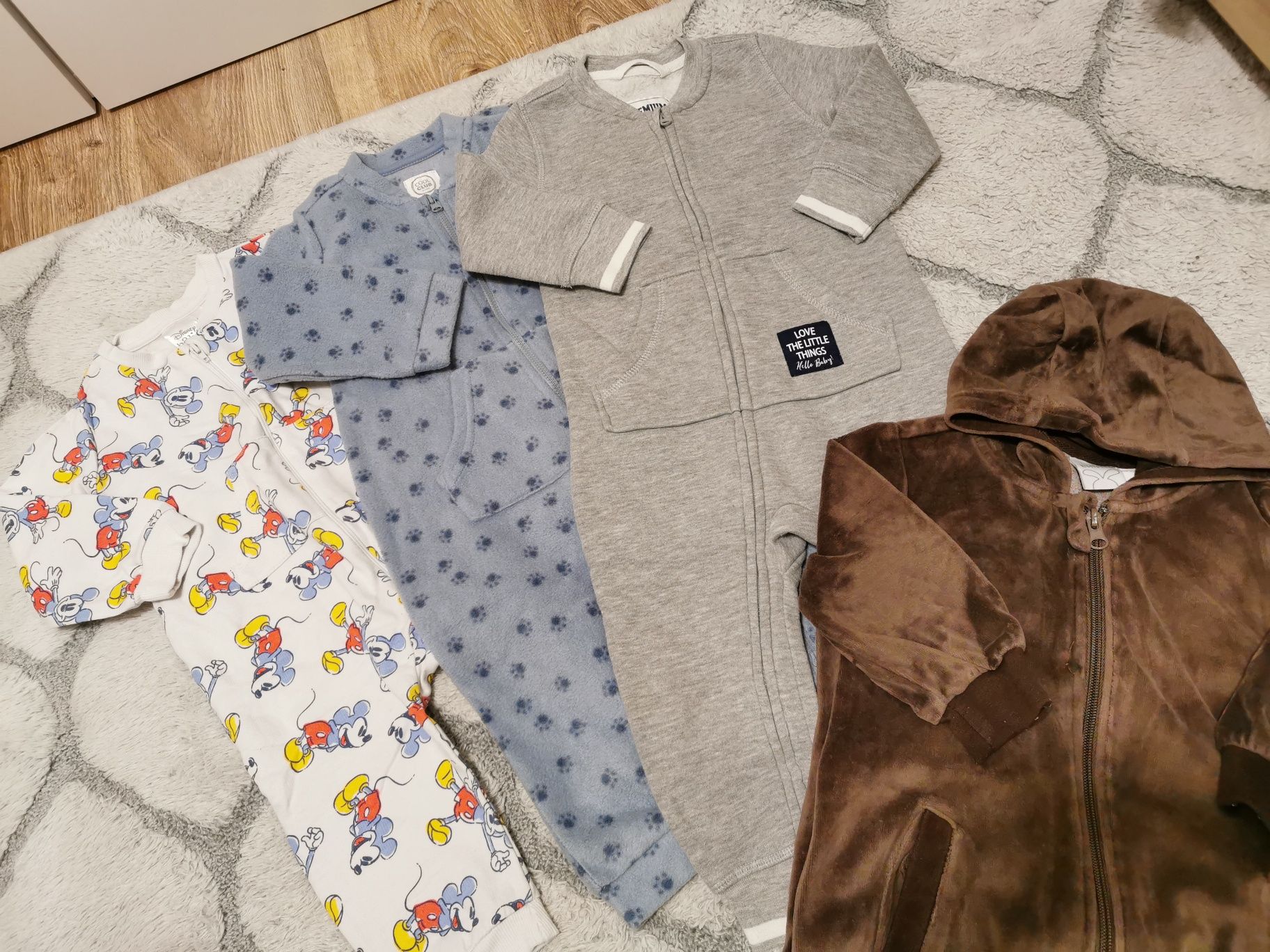 Zestaw 4 dresów niemowlęcych r. 80