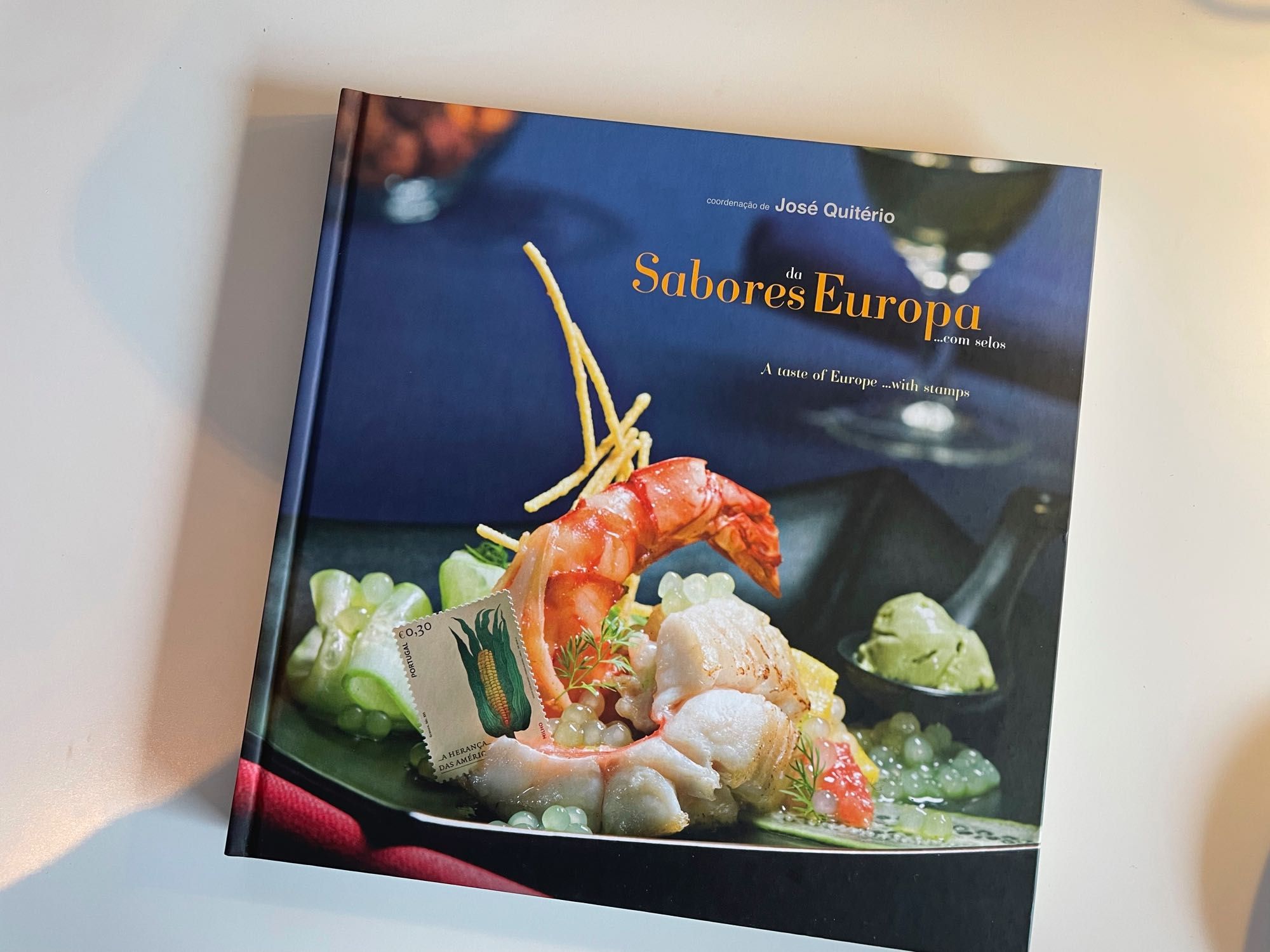 Livro Sabores da Europa com selos