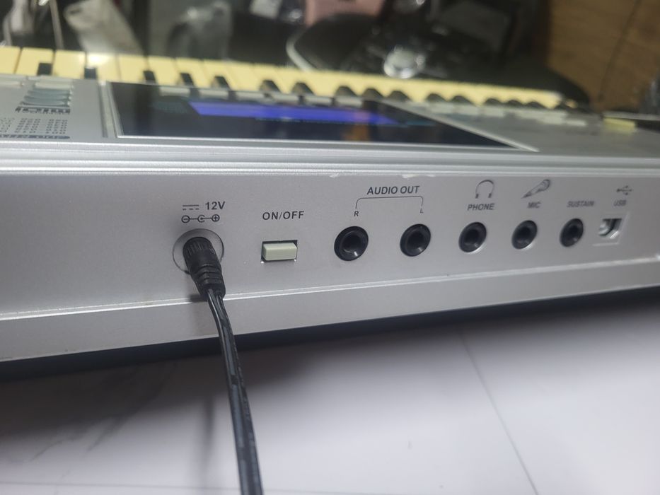 синтезатор Key 61.,гарно для навчання