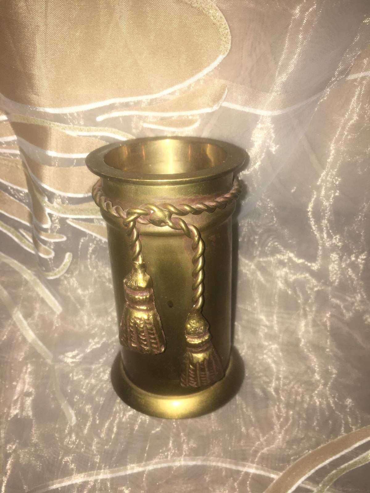 Подсвечник бронзовый старинный  на одну свечу. L - 9 см.