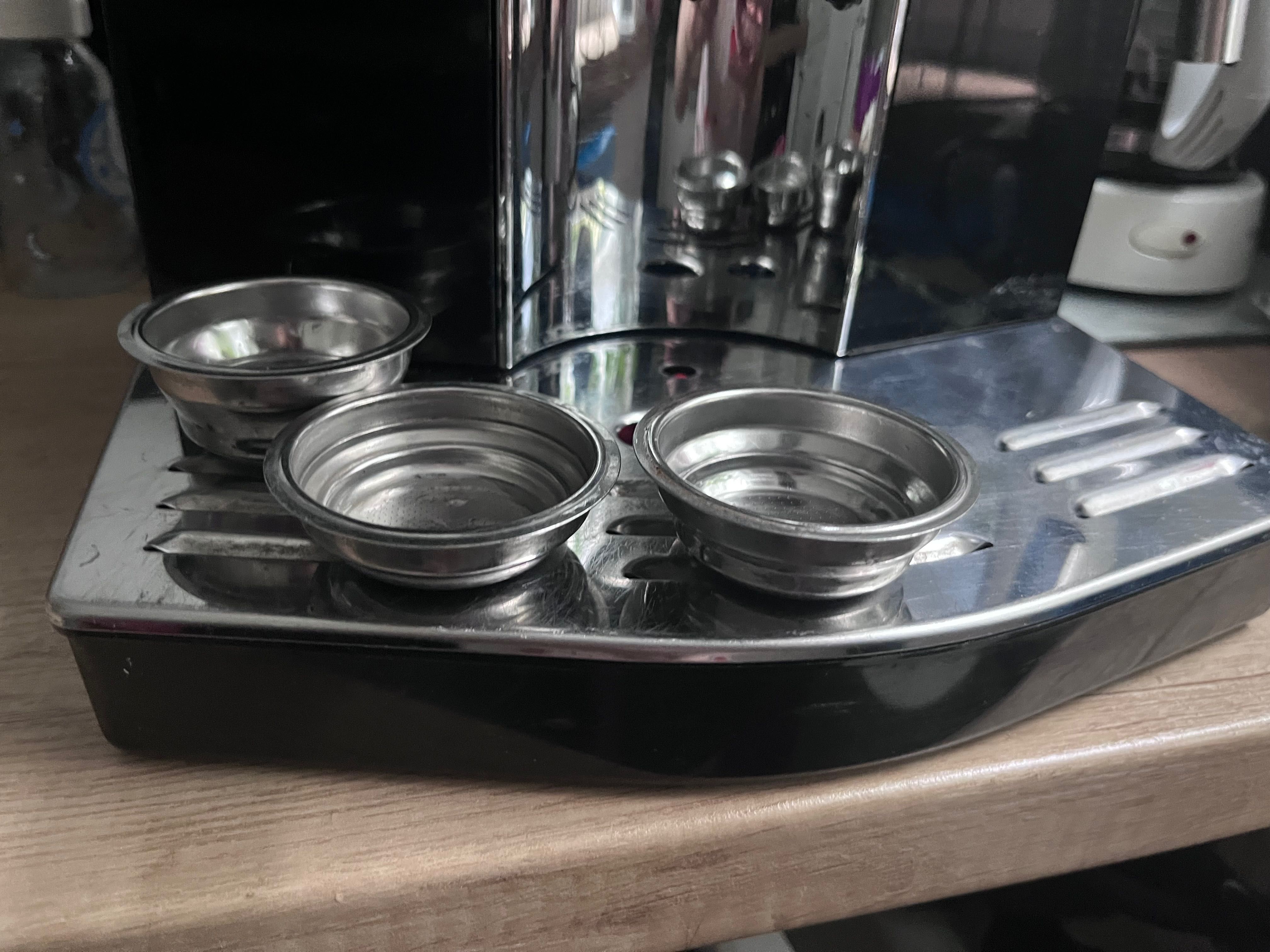 ekspres do kawy ciśnieniowy korbowy DeLonghi EC 820.B