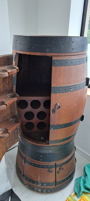 Garrafeira em forma de barril/pipo