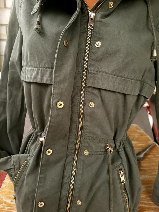 Жіноча вітровка H&M Розмір 36 Зручна Стильна
3. Осін