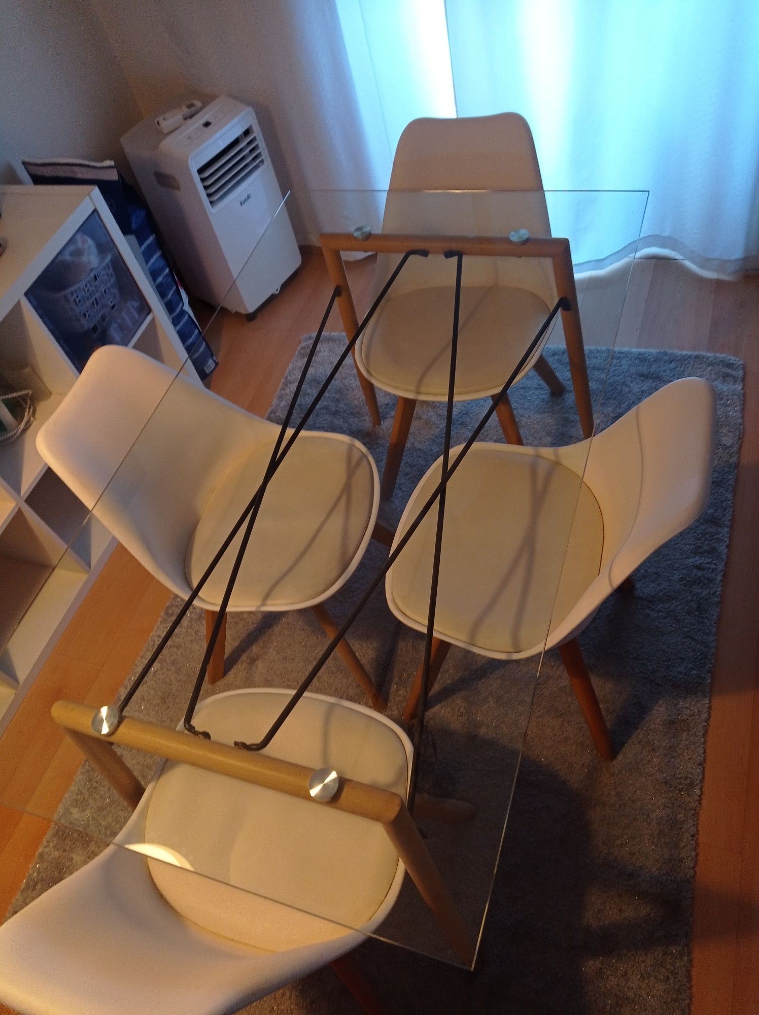 Conjunto Mesa de vidro e cadeiras