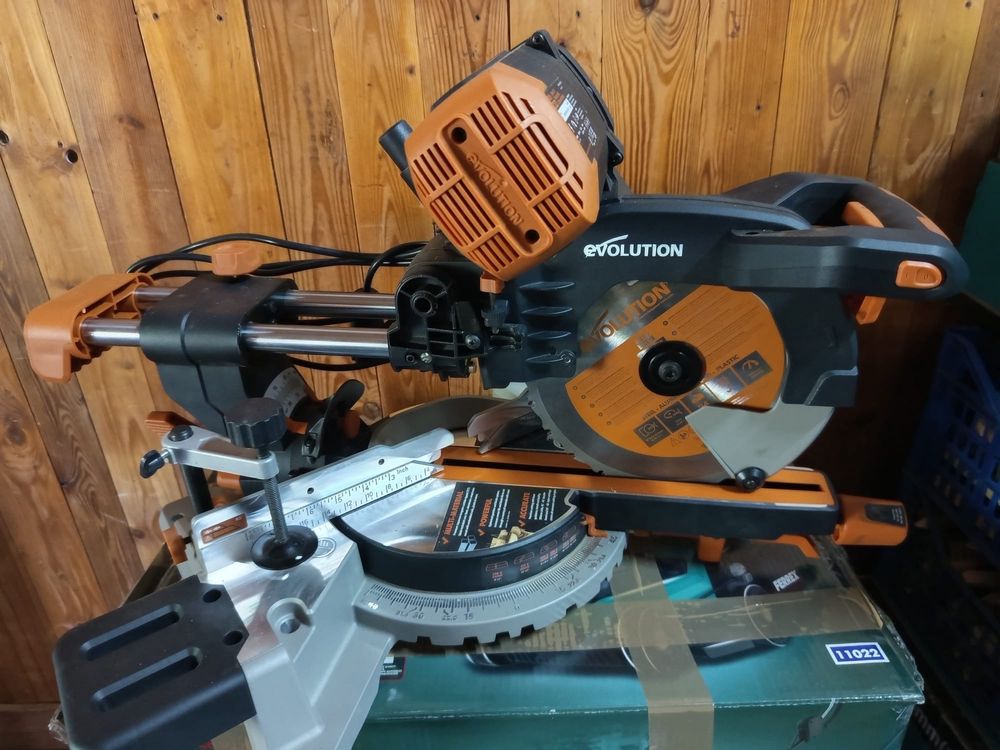 Piła ukosowa Evolution R255
