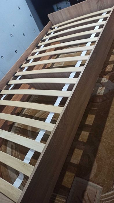 Продам ліжка полуторні.