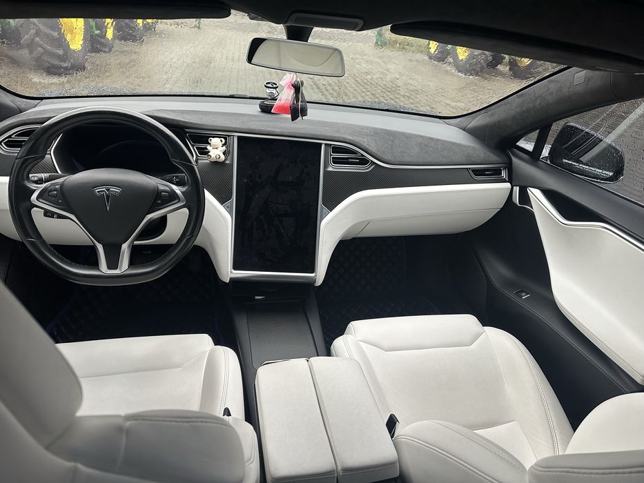 Продам Tesla model S 90 d