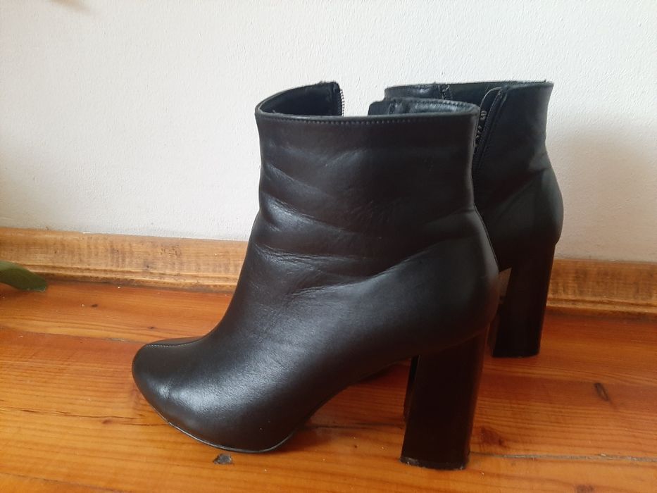 Черевики шкіряні на каблуку весняні.