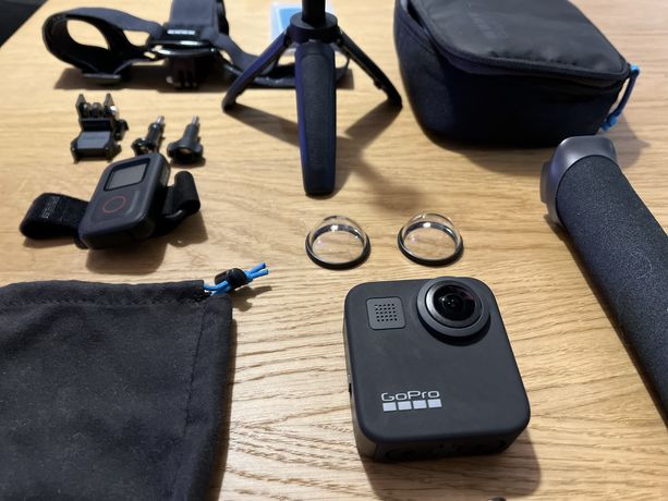 GoPro Max 360 z akcesoriami (brak rys, ekran folia ochronna)