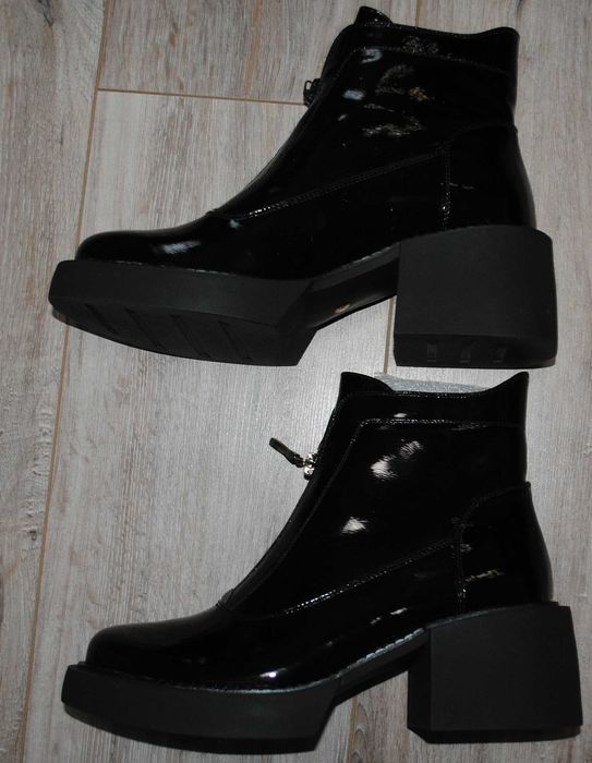 Vitto Rossi ботинки, ботильони, напівсапожки 39 р лак, байка НОВІ