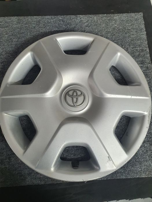 Kołpak Audi i Toyota w dobrym stanie