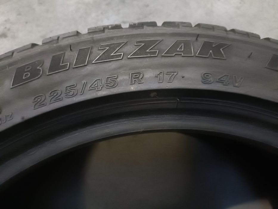 Opona zimowa Bridgestone Blizzak LM-25 RUN FLAT 225/55R17 94V