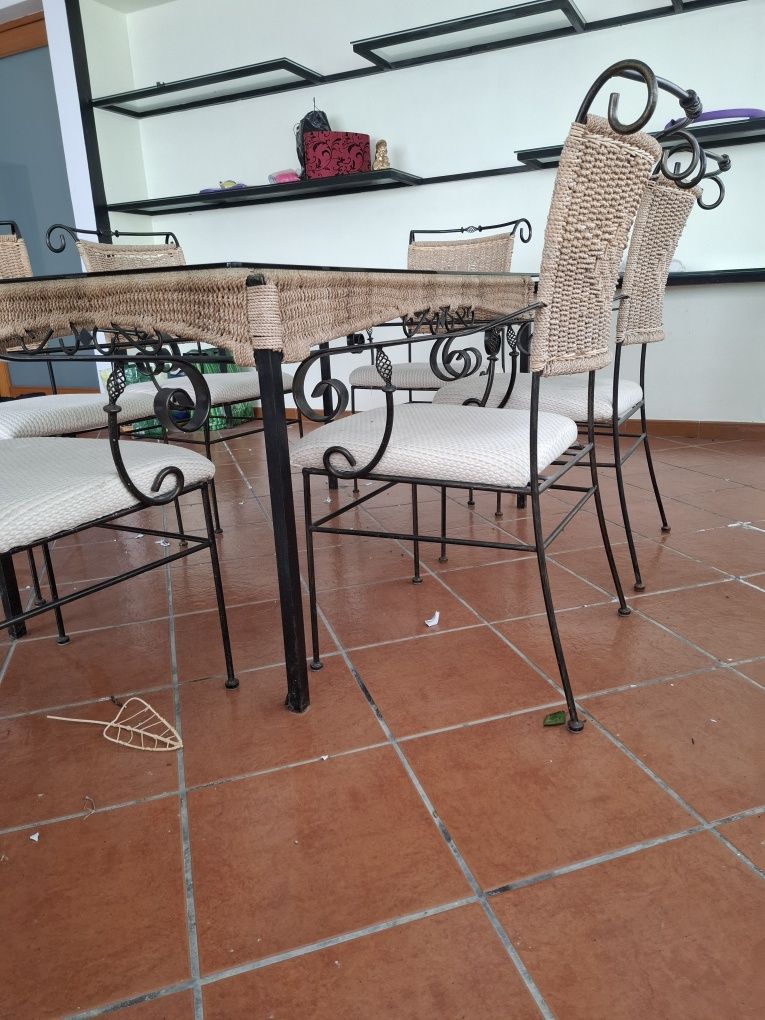 Mesa e 6 cadeiras  em ferro e corda