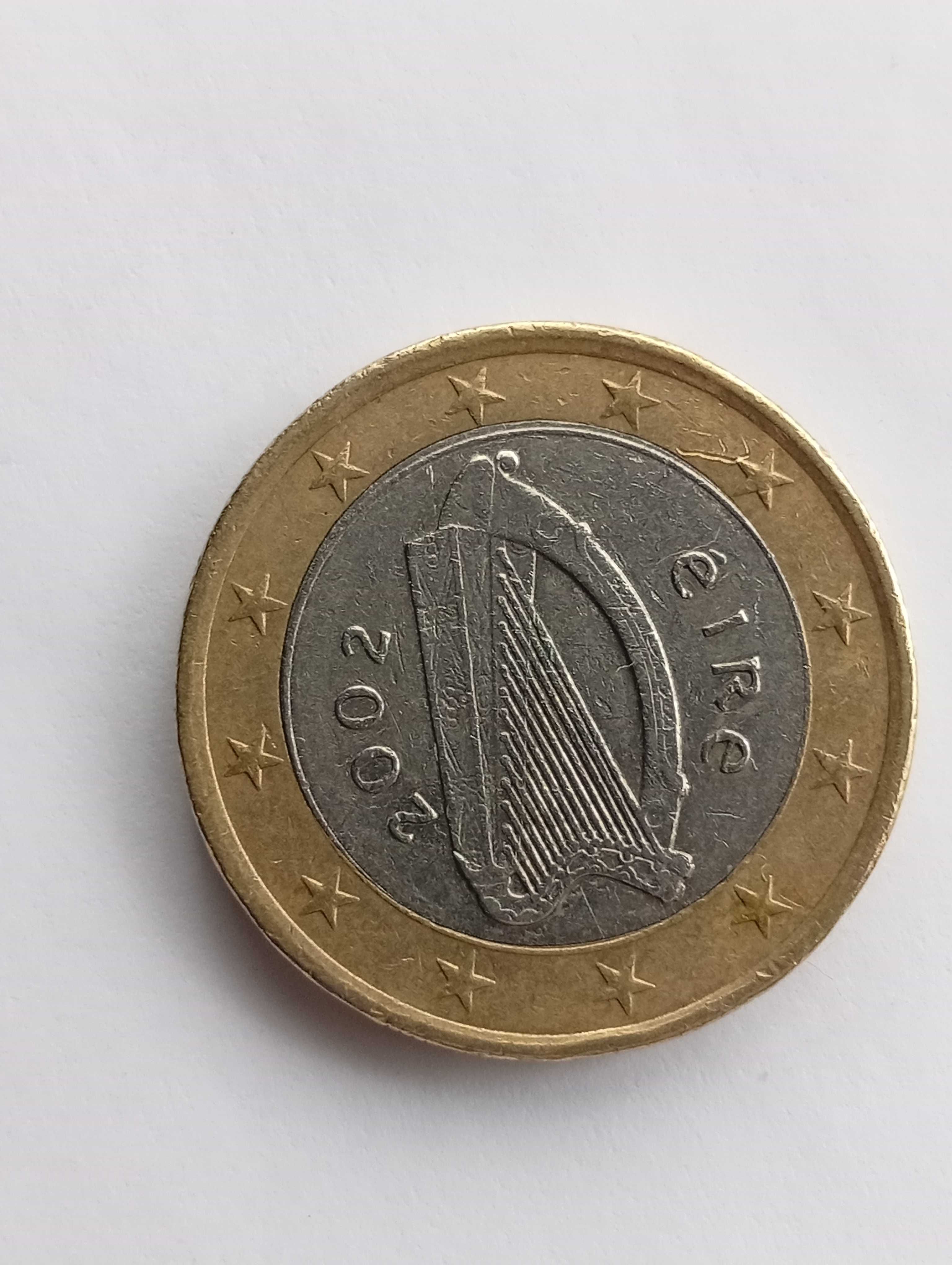 Magnífica moeda de 1€, 2002, Irlanda, circulo central com defeito.