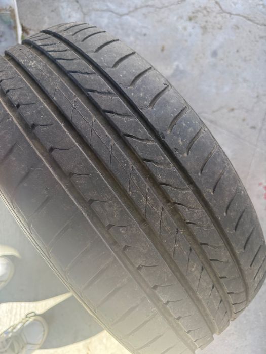 Pneus quase novos 225/45 R18