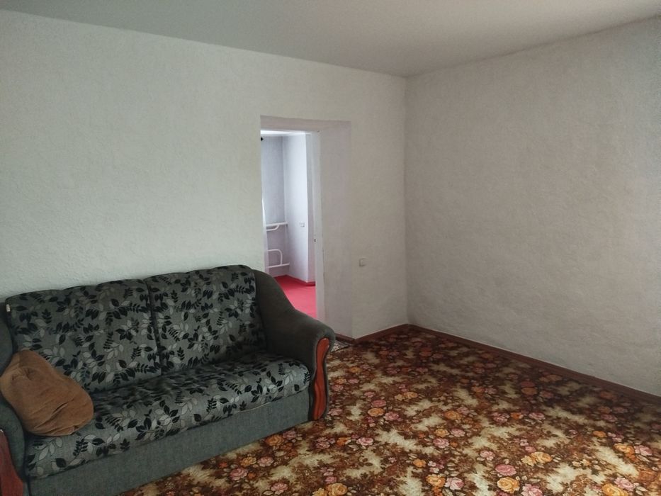 Частина будинку біля головного входу парк Софіївка.