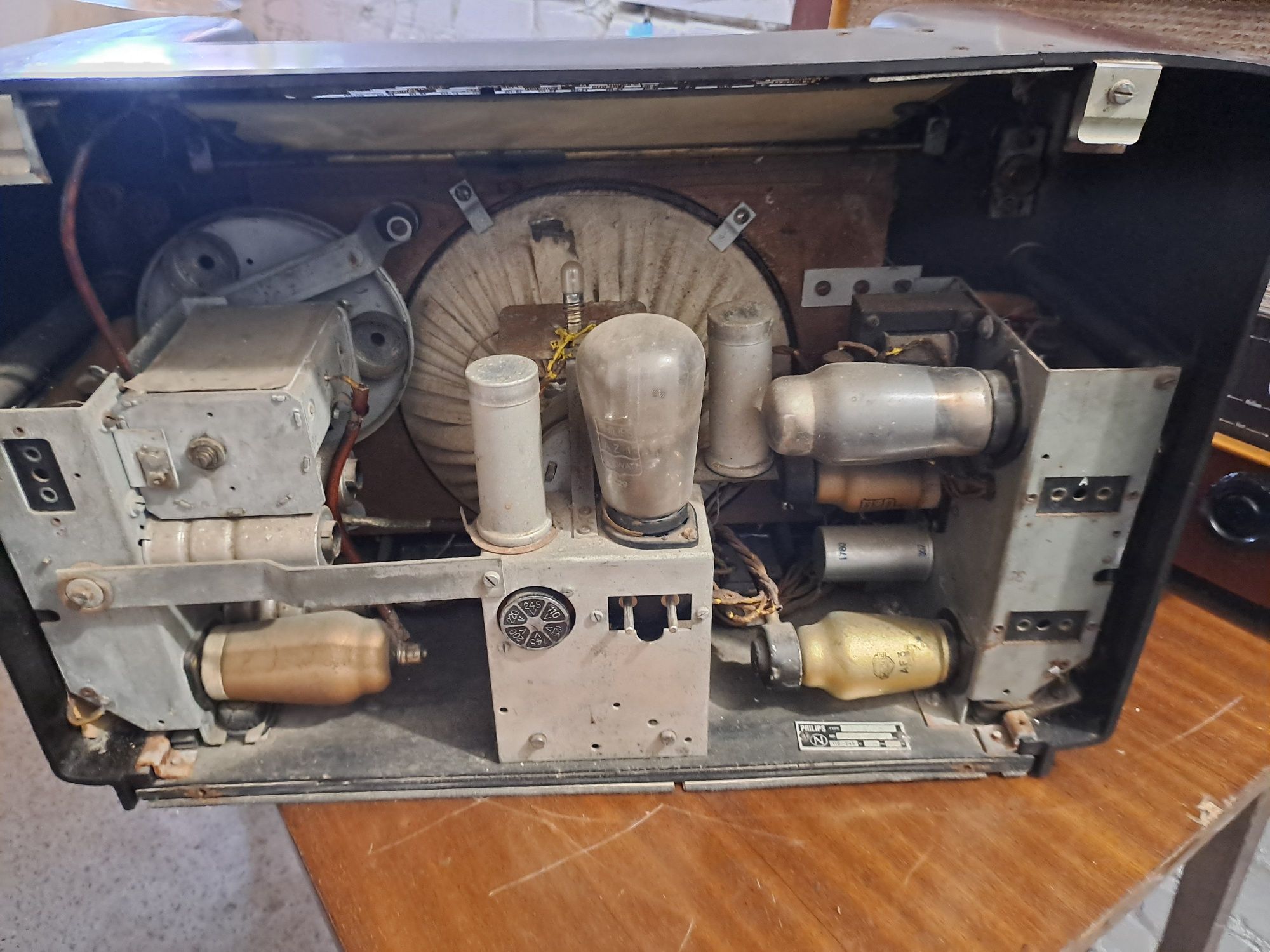 Sprzedam stare radio Philipsa rok 1937