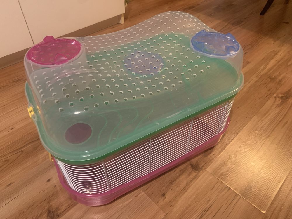 Gaiola com acessorios para hamster