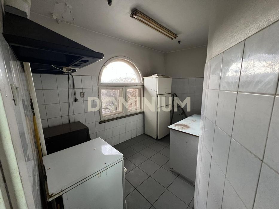 Продається комерційна будівля у м. Хуст