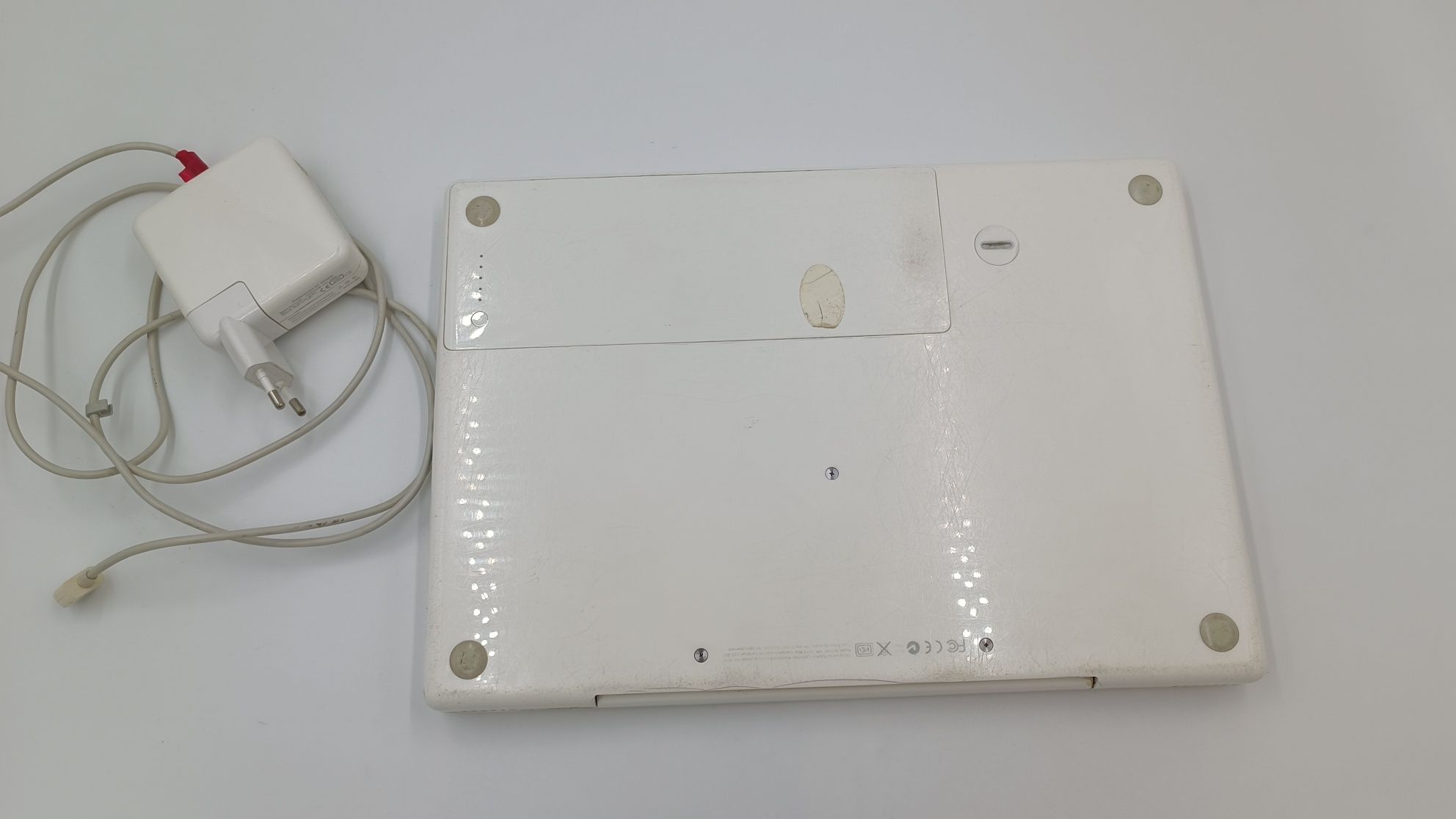 Laptop Apple Macbook A1181 + zasilacz 60W