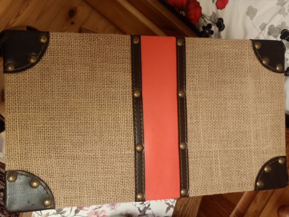 Duży kuferek na różności