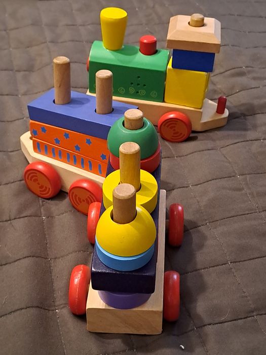 Pociąg drewniany z wagonami