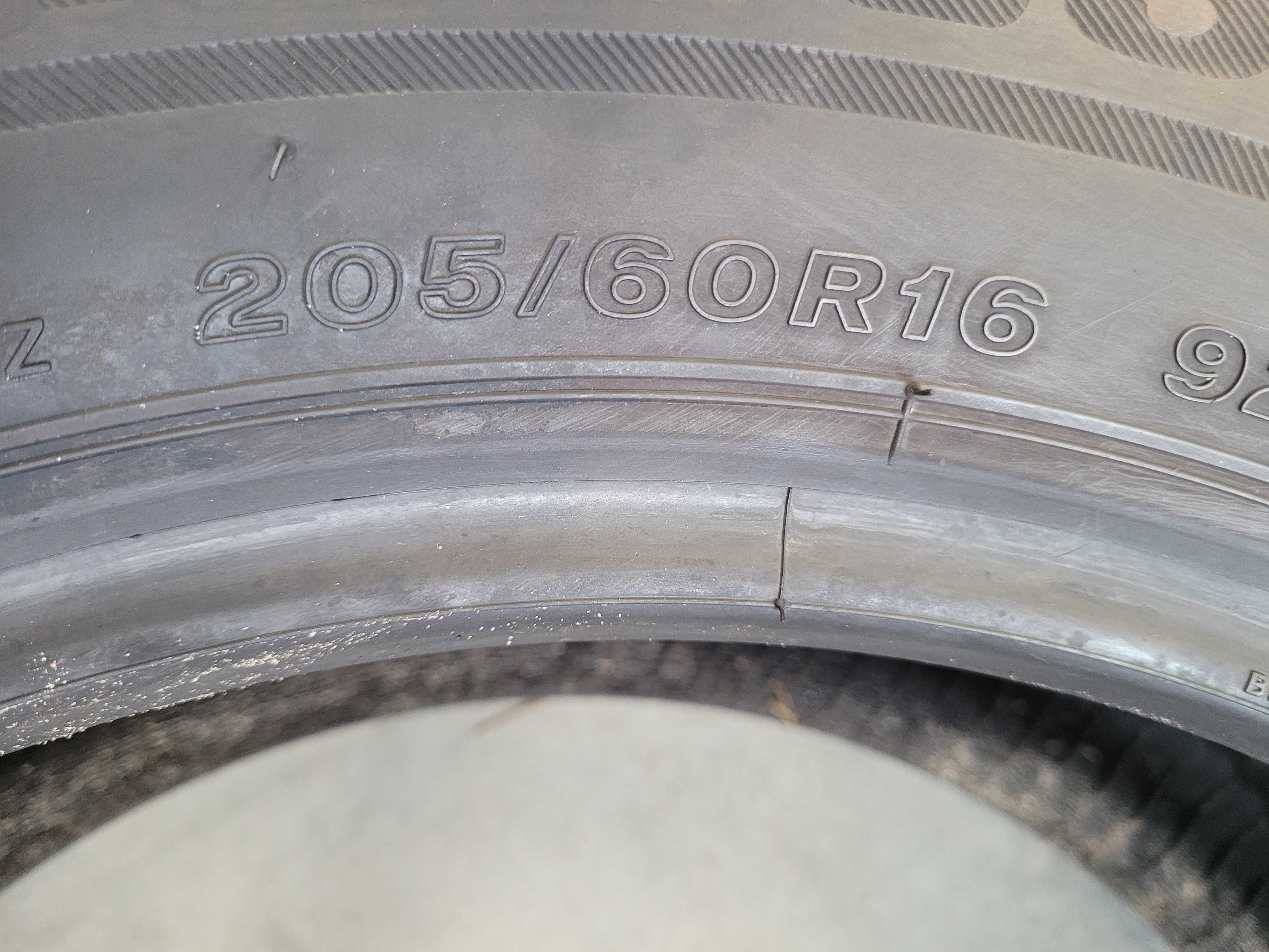 Opona Bridgestone 205/60 R 16