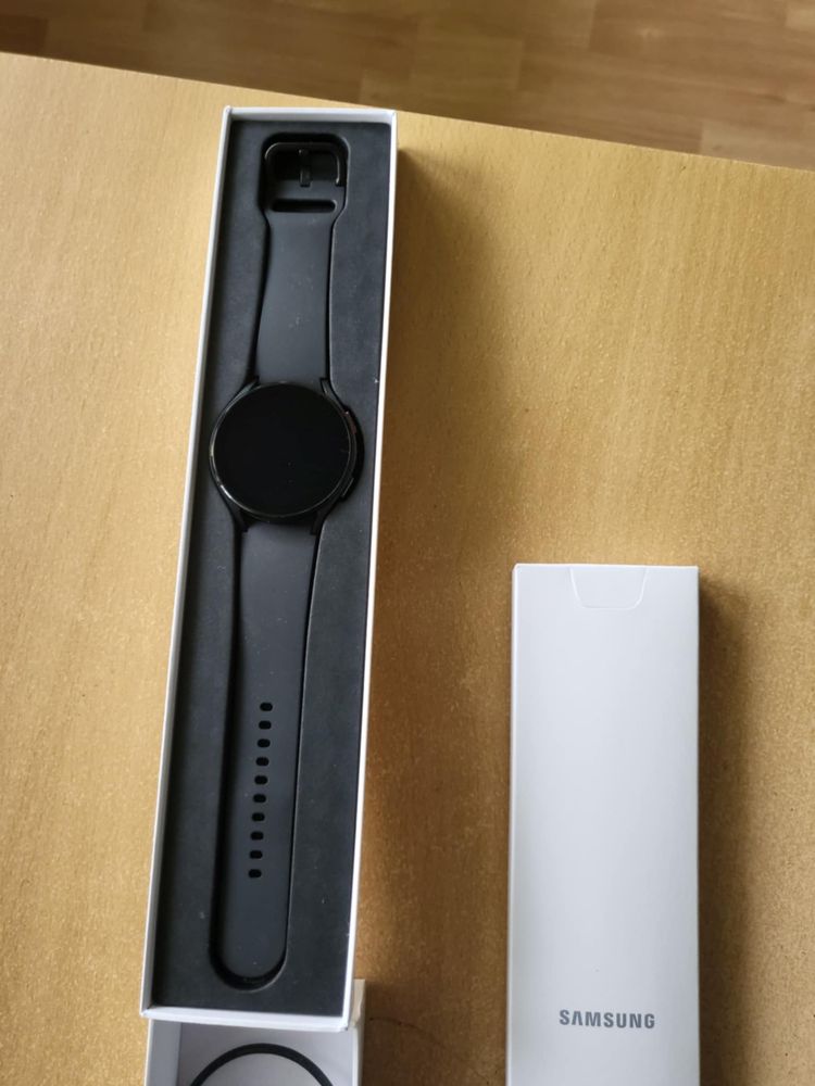 Galaxy z flip 3 5G Galaxy watch 4