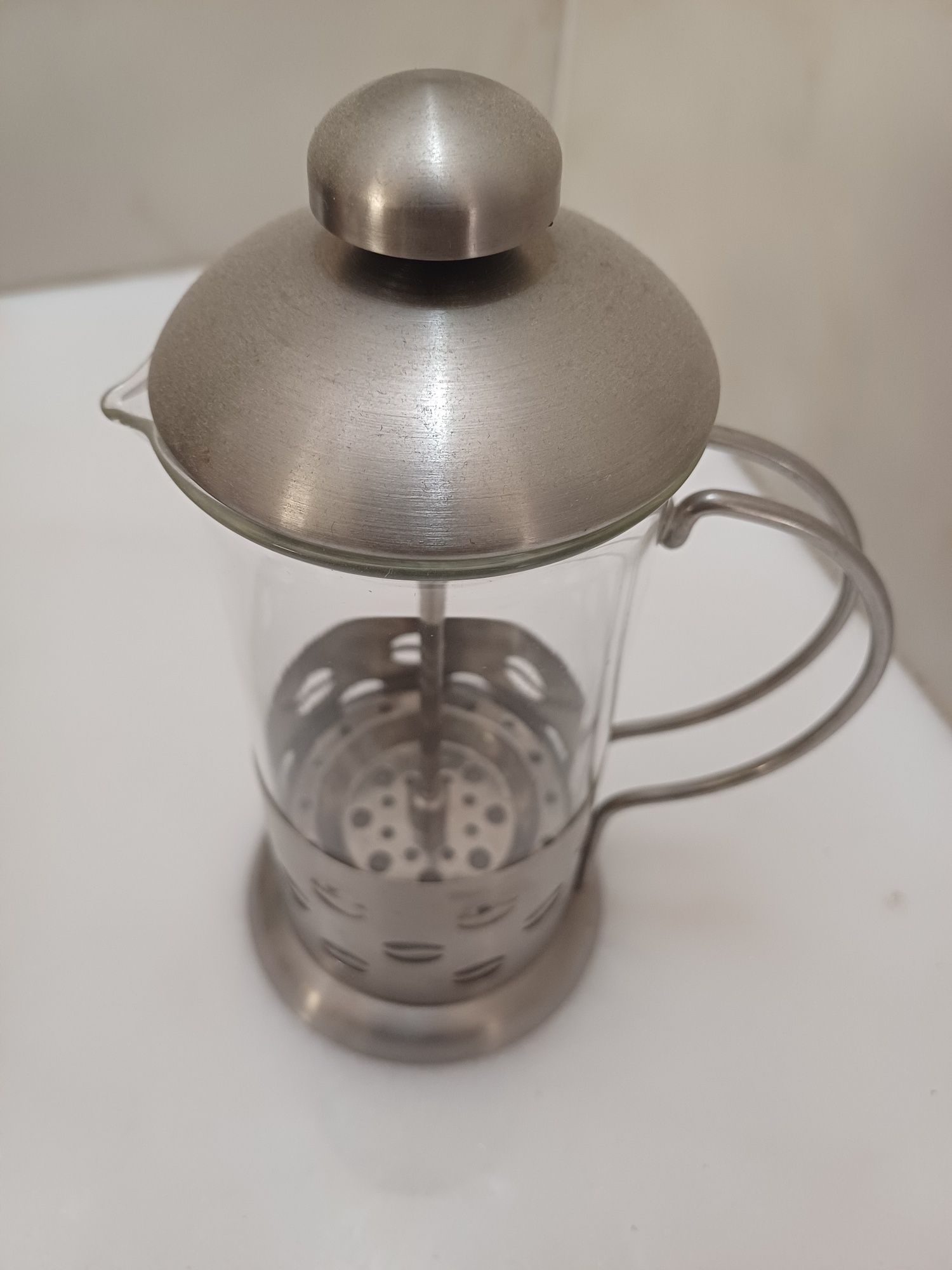 Máquina de café artesanal e chávenas