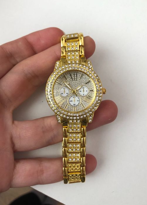 Новий стильний годинник