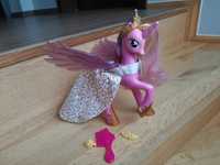 My Little Pony - Księżniczka Cadance - mówi, gra i macha skrzydłami!