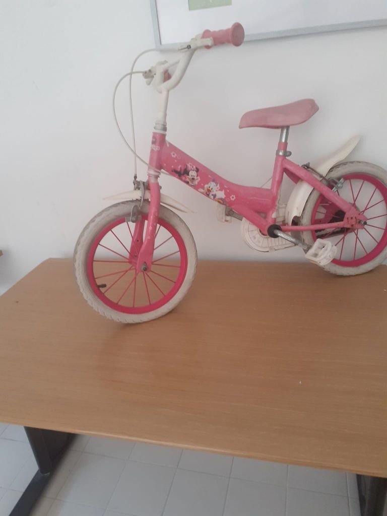Bicicleta de criança com rodas