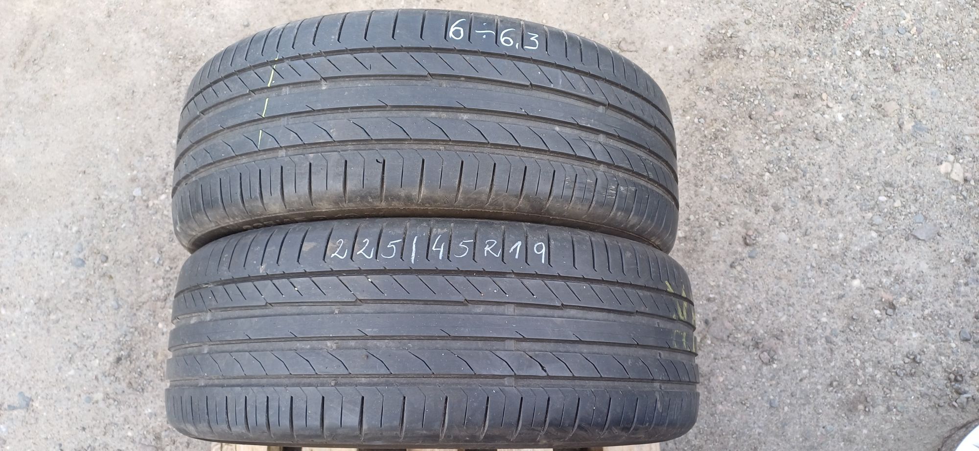 225/45R19 92W CONTINENTAL , dwie opony letnie używane.