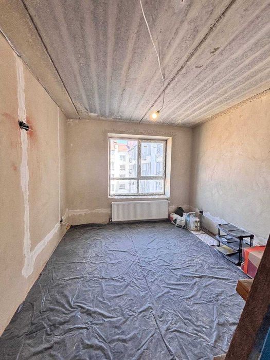 ПРОДАЖ Трикімнатна квартира з кухнею студією поруч парку