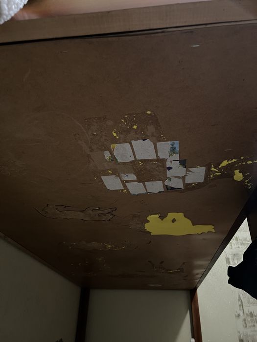 Двохярусне деревʼяне ліжко