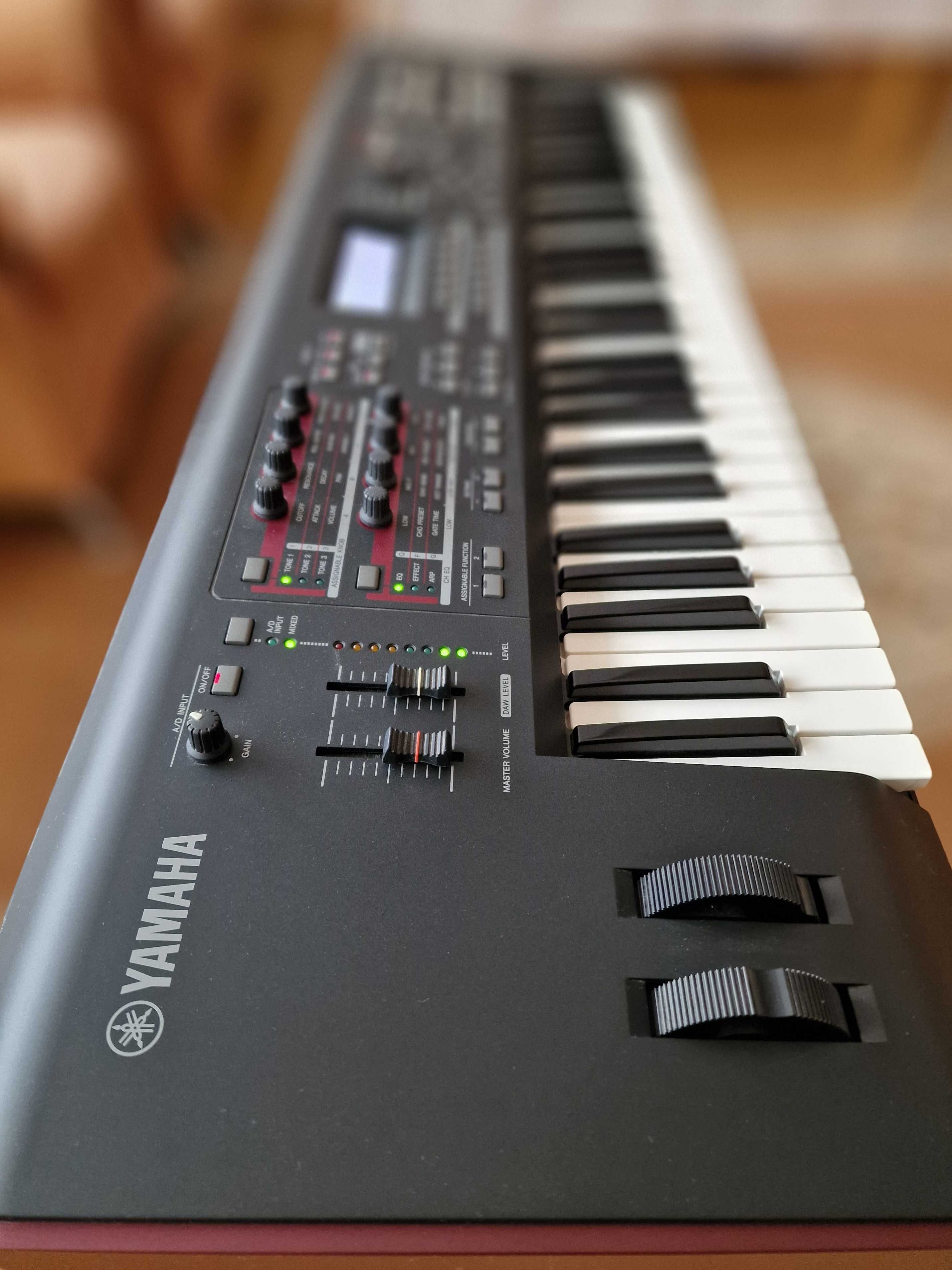 YAMAHA moxF6 Syntezator - stan idealny