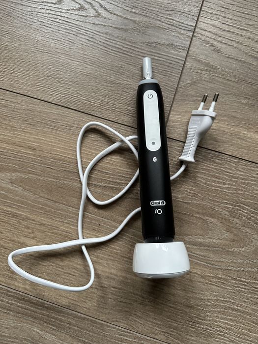 Oral-B iO Series 4 Black - Szczoteczka Magnetyczna iO 4