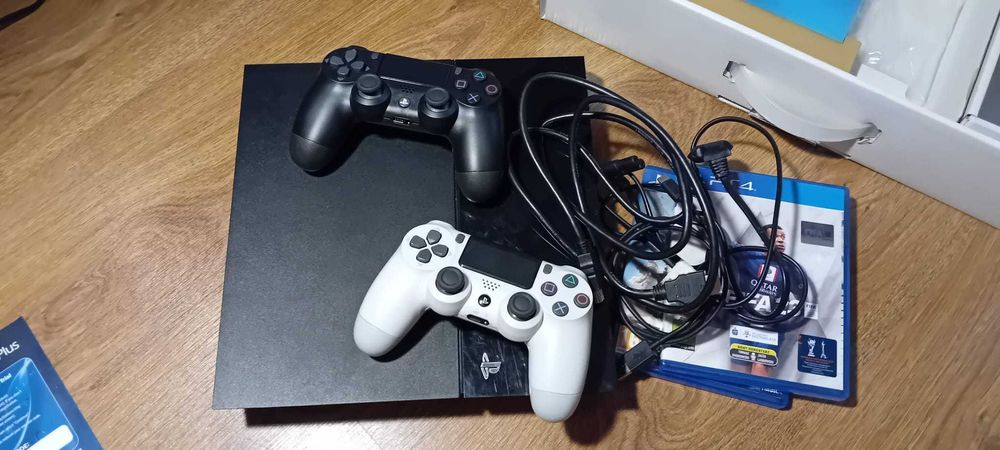 Konsola PS4 2 pady + gry